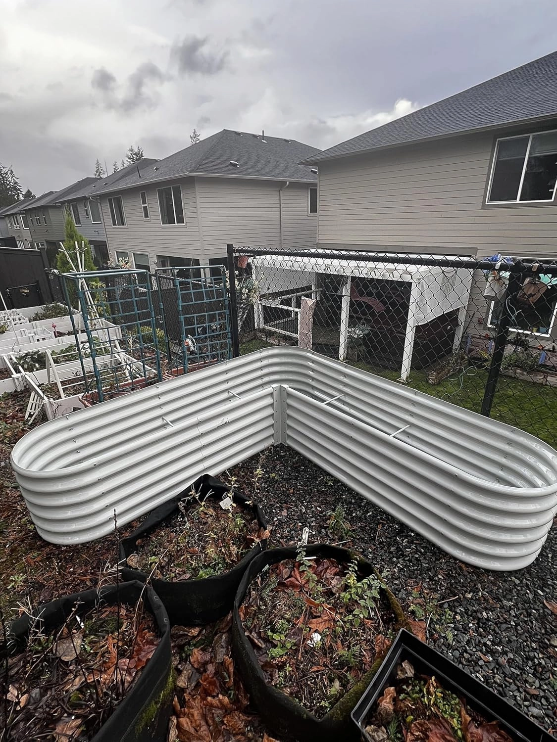 A ANLEOLIFE Heart-Shaped Galvanized Raised Garden Beds Outdoor,81x81x18in Large Metal Planter Box for Planting Vegetables Flowers Herb, Anti-Rust & Easy-Setup, Antique White