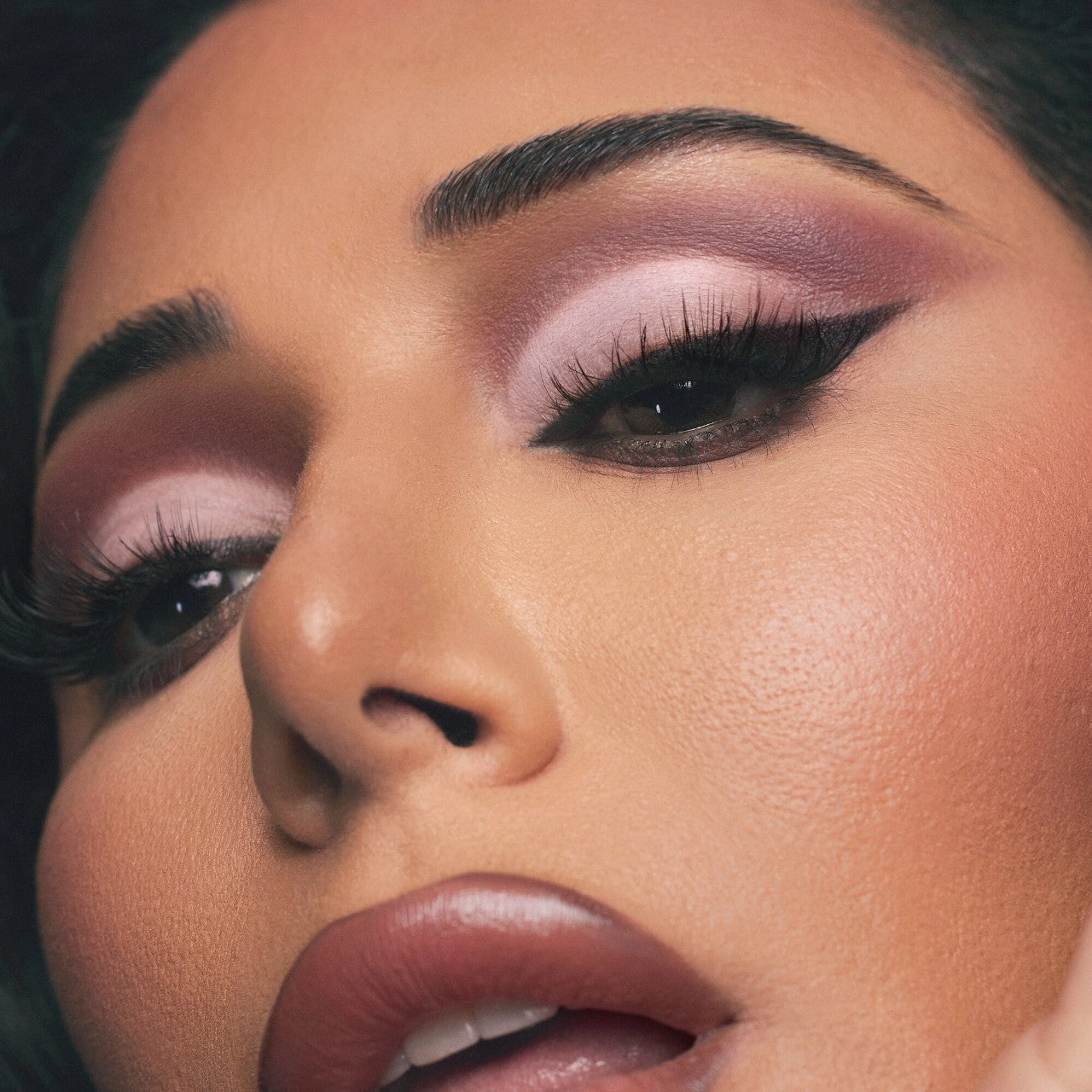 HUDA BEAUTY - Matte Obsessions Eyeshadow Palette | Cool Matte Obsessions