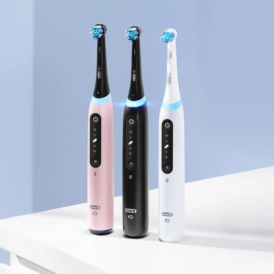 Oral-B iO Series 5 Ultimate White Rechargeable Electric Toothbrush with Visible Pressure Sensor, 2 Minute Timer, 5 Cleaning Settings, 1 Replacement Toothbrush Heads, and Travel Case, White