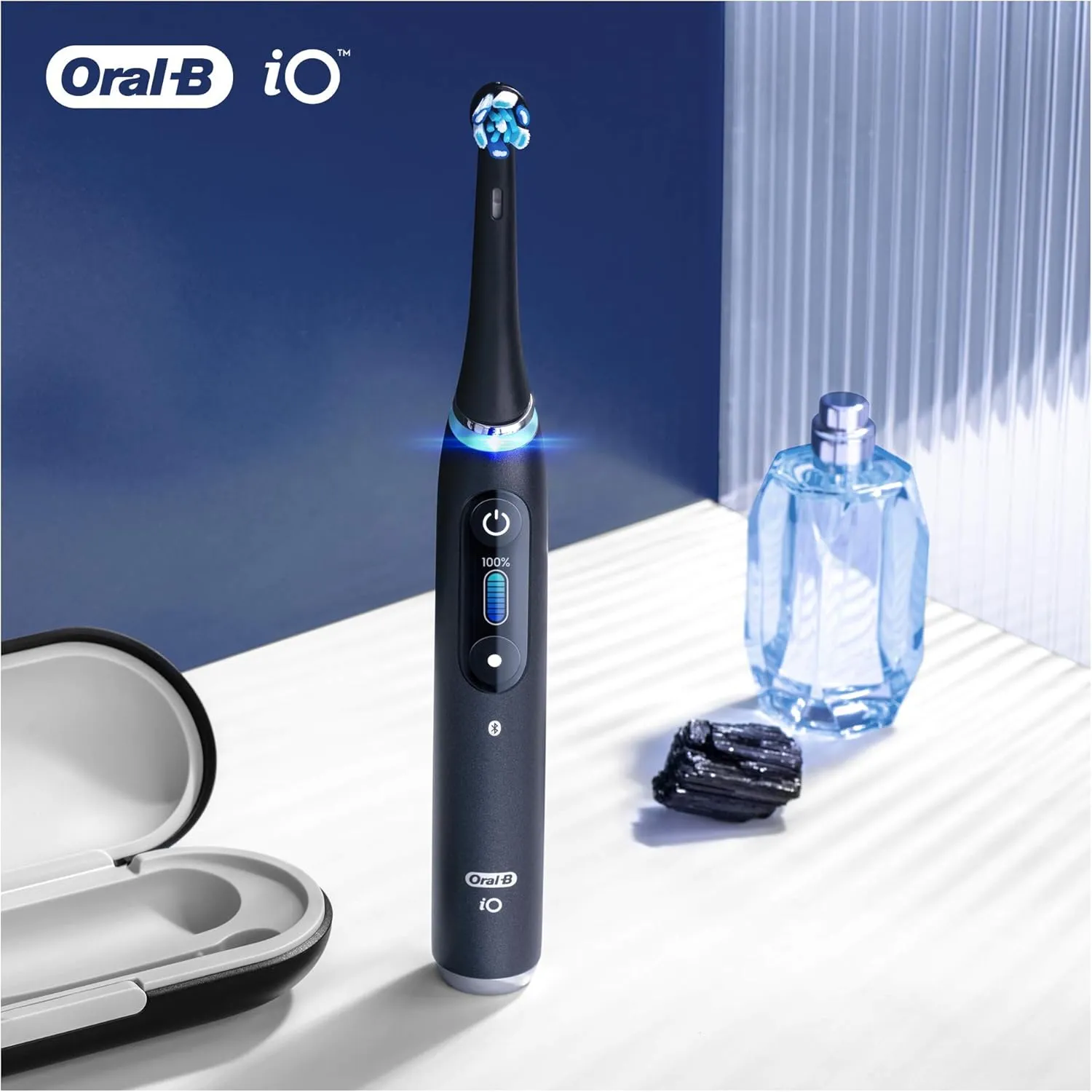 Oral-B iO Ultimate Clean Electric Toothbrush Head, Twisted & Angled Bristles for Deeper Plaque Removal, Pack of 4, Suitable for Mailbox, Black