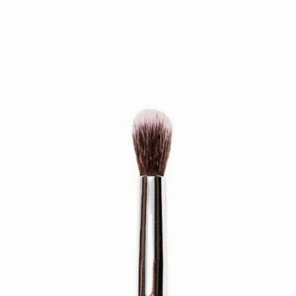 P24 - Medium Tapered Eyeshadow Blending Brush