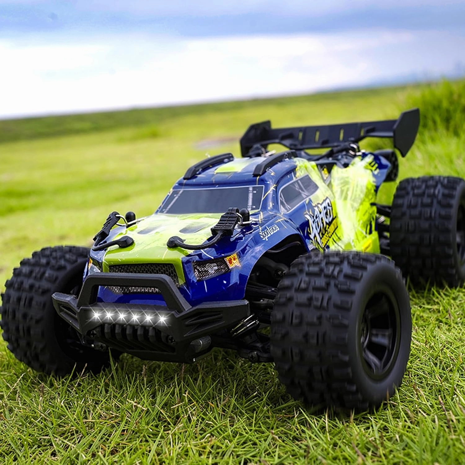 Remote Control Car, 1:18 Scale 28 KM/H High Speed RC Cars, 4WD All Terrains Off Road RC Truck, 2.4GHz Electric Vehicle Car with LED Lights and 3 Rechargeable Batteries for Boys Kids (Green)
