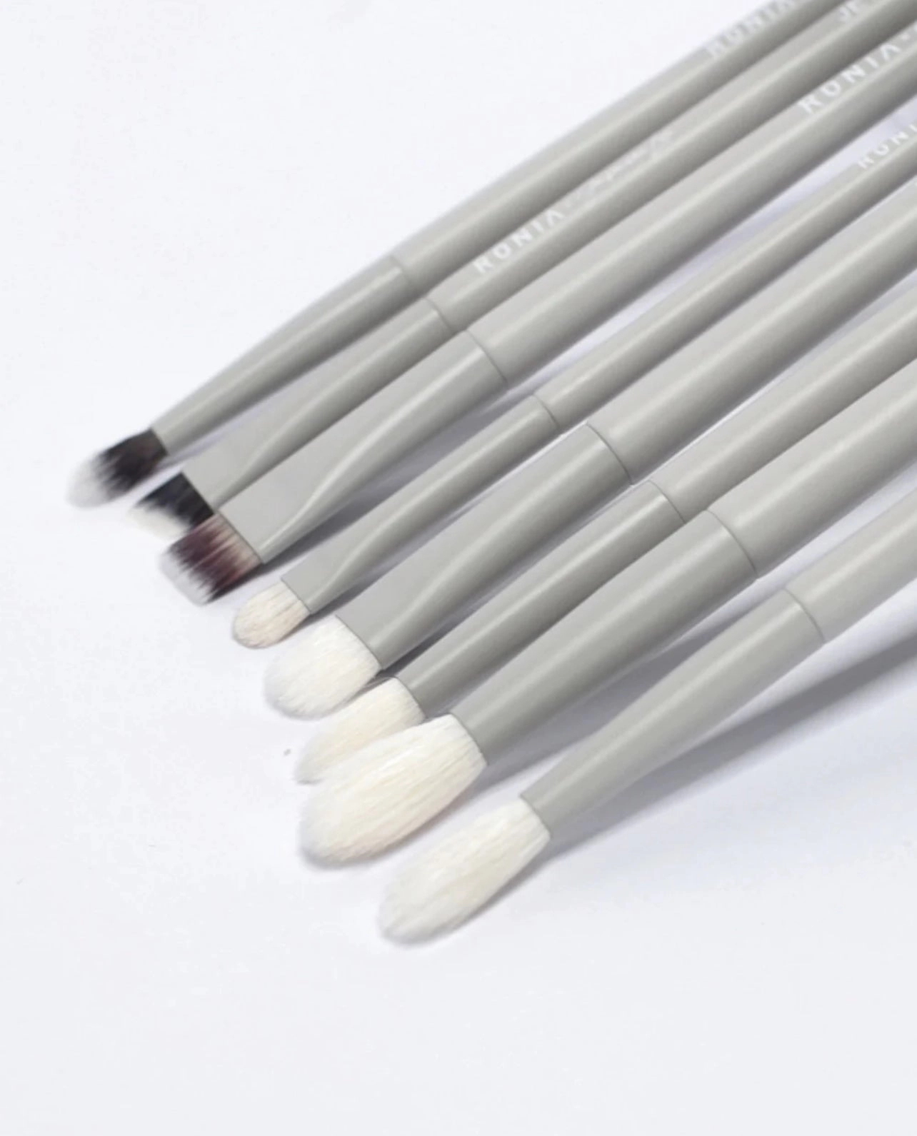 Ronia x Jasmine Lee 18 pcs Face & Eye Brush set