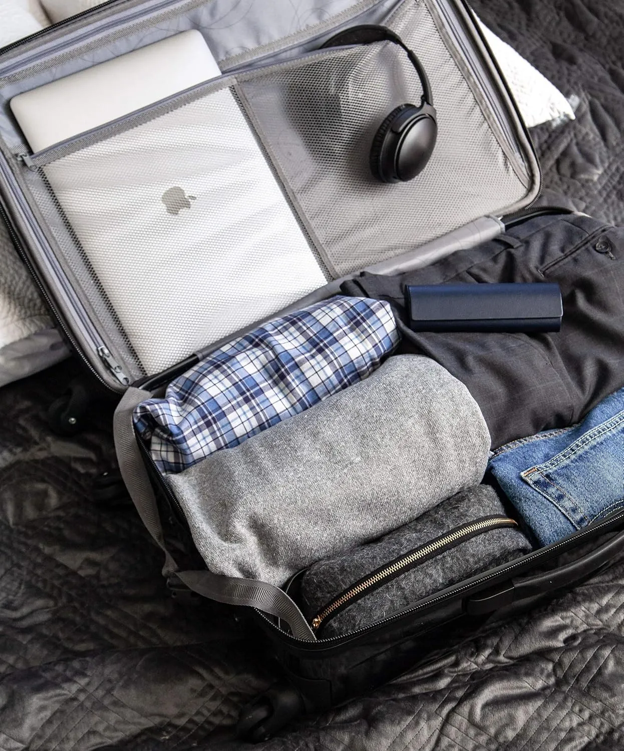 Samsonite Winfield 2 Hardside Expandable Luggage with Spinner Wheels, Charcoal, Checked-Medium 24-Inch