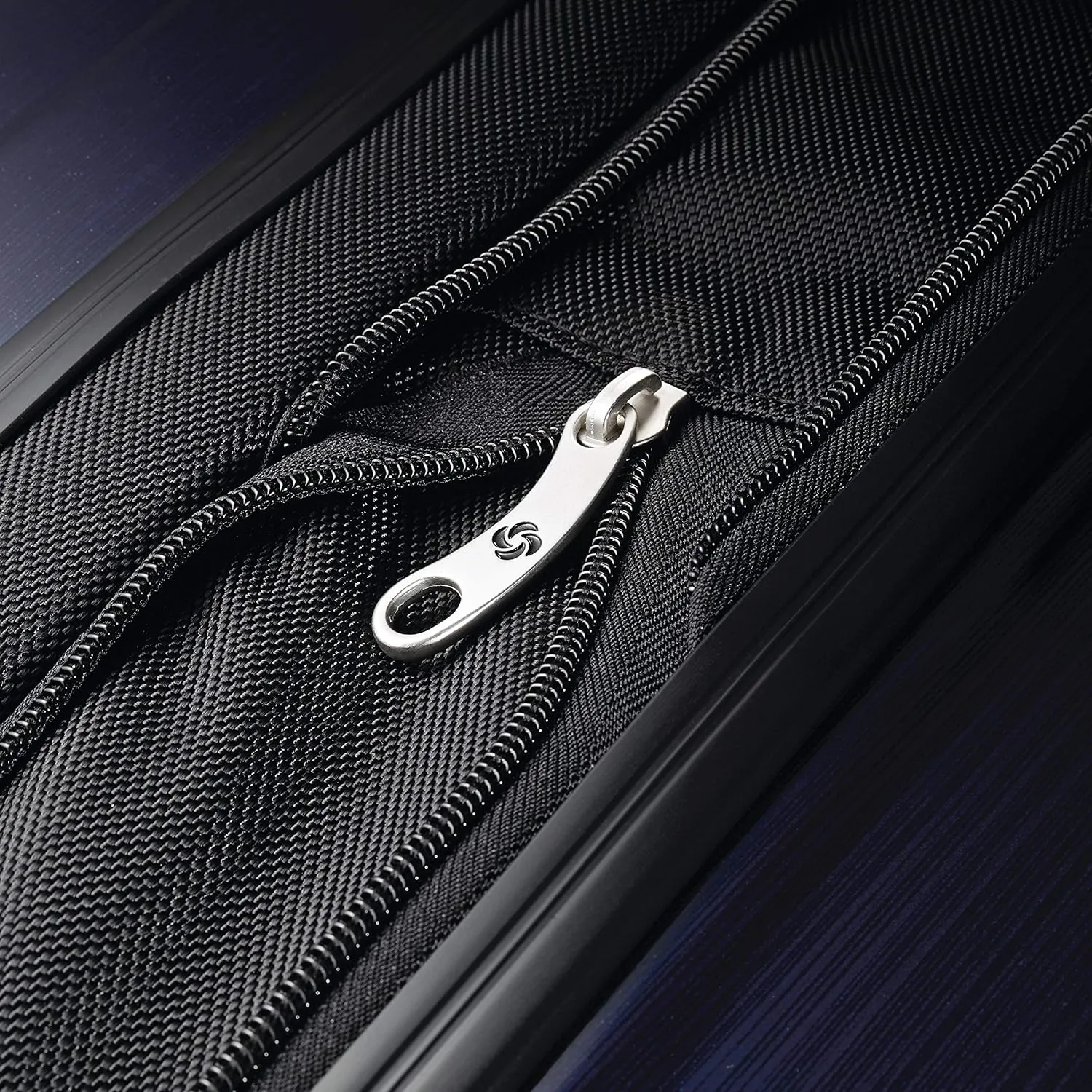 Samsonite Winfield 2 Hardside Expandable Luggage with Spinner Wheels, Navy, Checked-Medium 24-Inch