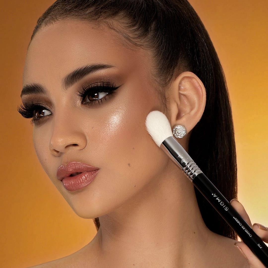 Sigma F76 Chiseled Cheek Brush