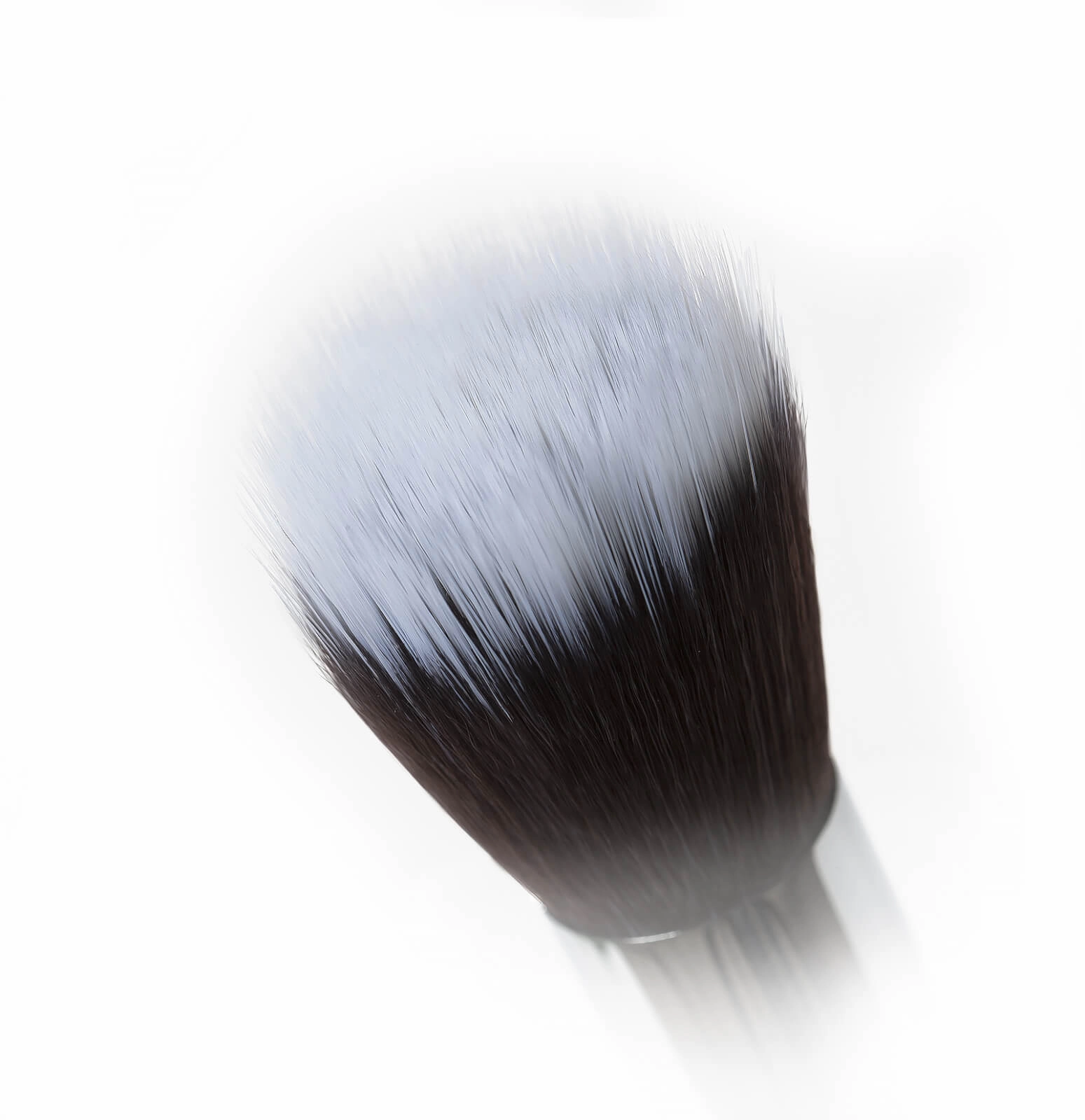 Stippling Brush Pearlescent White