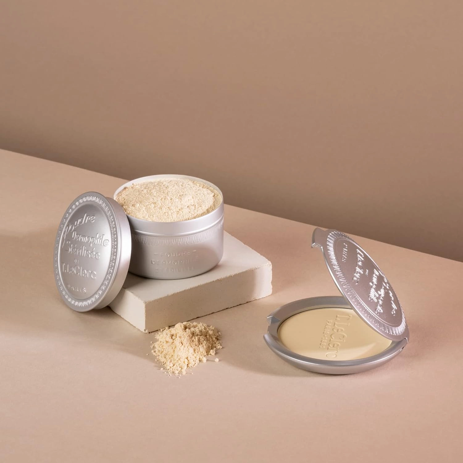 T. Leclerc Compact Pressed Powder - Super-Blendable Face Makeup Longwear Portable Matte Finish Radiant Natural Medium to Full Coverage Airbrushing Mineral Base For Pores & Imperfections (Ambre)