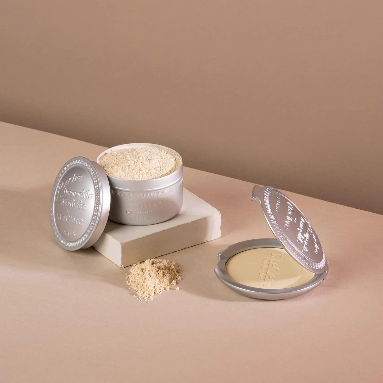 T. Leclerc Compact Pressed Powder - Super-Blendable Face Makeup Longwear Portable Matte Finish Radiant Natural Medium to Full Coverage Airbrushing Mineral Base For Pores & Imperfections (Bronze)